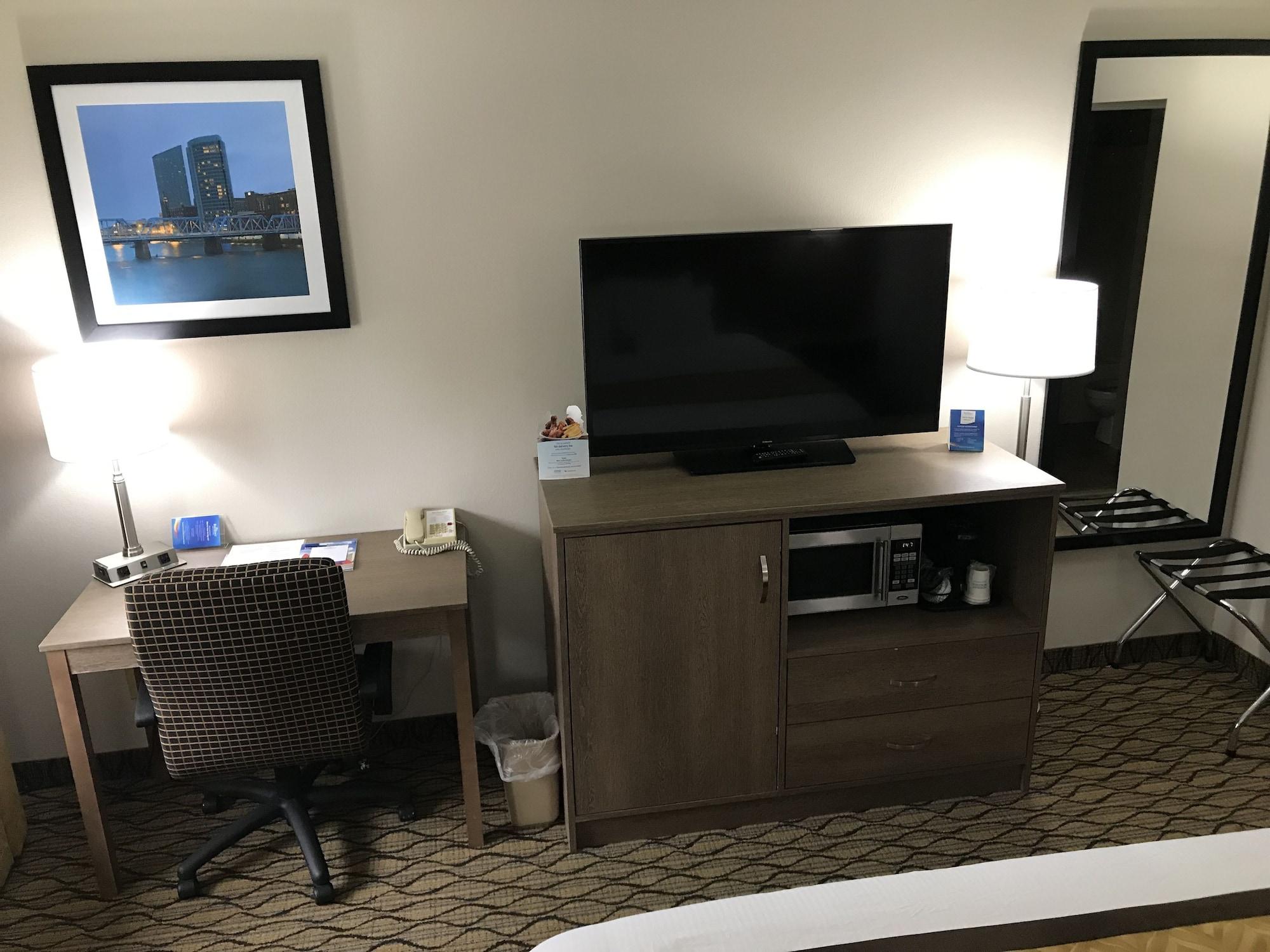 Hotel Baymont By Wyndham Grand Rapids Airport Cascade Exterior foto